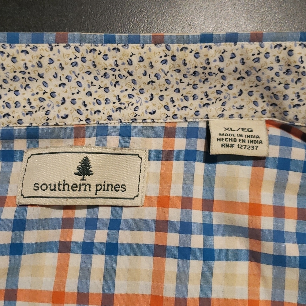 Button down - Picture 3 of 3
